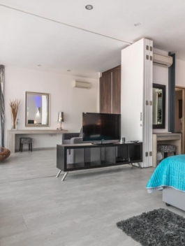 black-flat-screen-tv-turned-off-210265