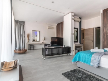 black-flat-screen-tv-turned-off-210265