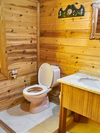 a-rustic-comfort-room-3620234