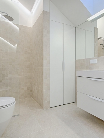 architectural-photography-of-toilet-1571462