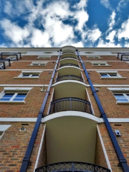 low-angle-photography-of-brown-brick-building-981916