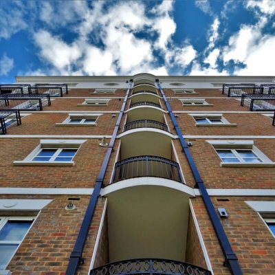 low-angle-photography-of-brown-brick-building-981916